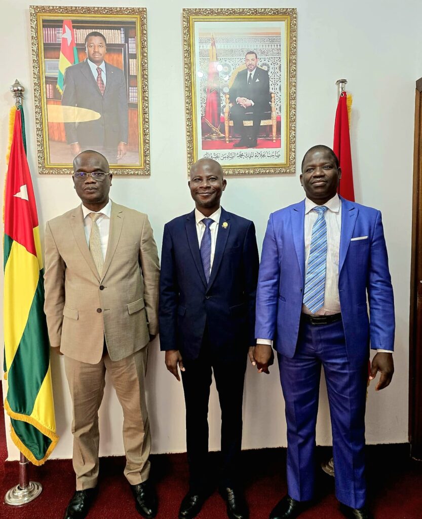 De droite à gauche : M. WINEGUE Kangayo Robert, Premier conseiller auprès de l'ambassade du Togo au Maroc,Dr. Coffi Dieudonné ASSOUVI, Directeur Général du CAFRAD, M. Messan Amakoé KLUTSE, Chargé d'Affaires a.i. de l'Ambassade du Togo au Maroc